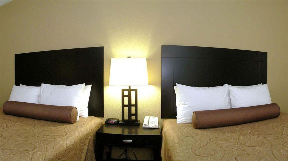 Best Western Bastrop Pines Inn Exterior foto